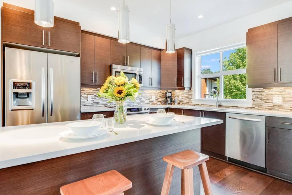 Cedar Hill Sunlit Stay - Bright Spacious & Modern Victoria Exterior photo