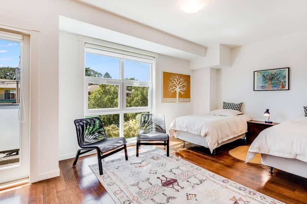 Cedar Hill Sunlit Stay - Bright Spacious & Modern Victoria Exterior photo